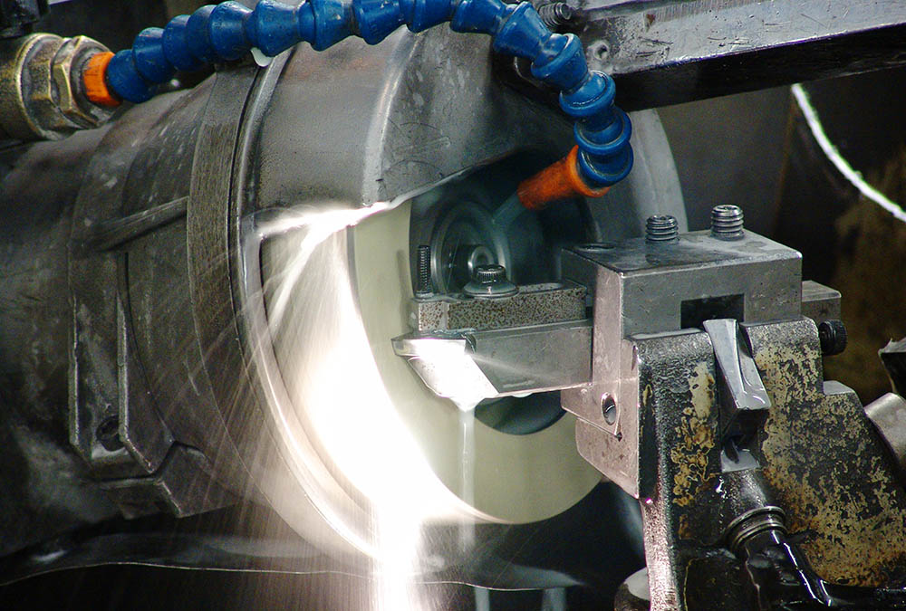 synthetic-diamond grinding